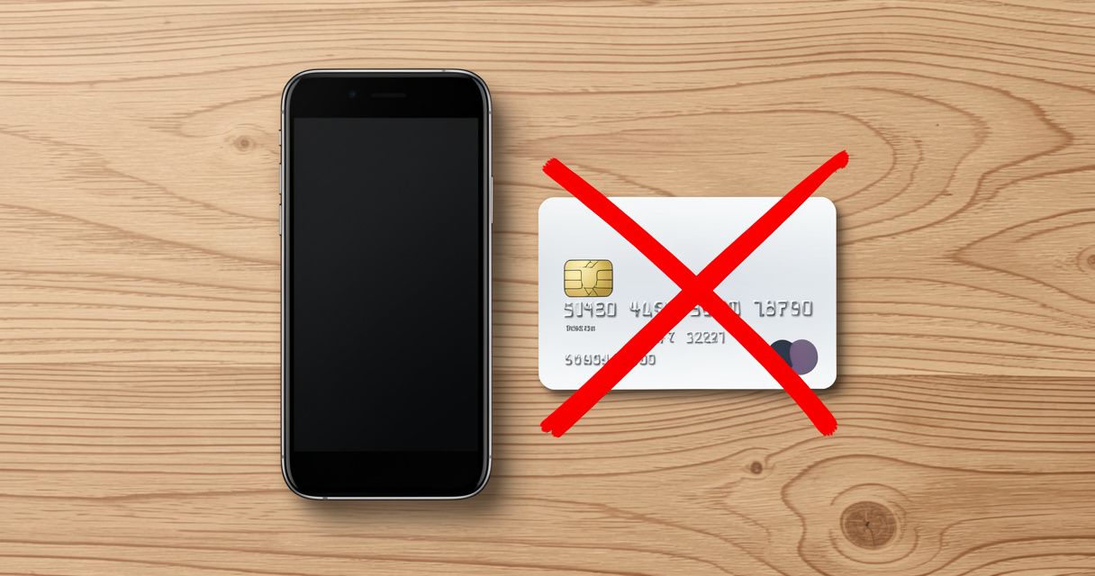 Téléphone et carte bancaire avec croix rouge symbolisant les risques de fraude sur Sodirm