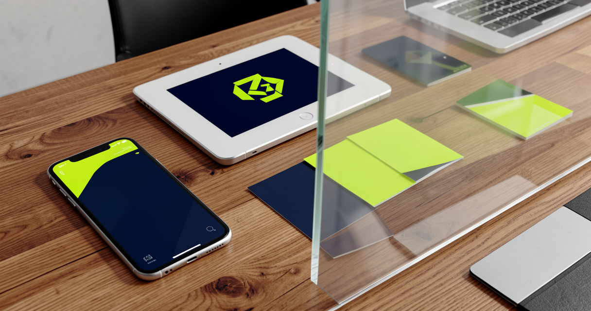 Identité visuelle et couleurs du logo Foreplay sur tablette et mobile